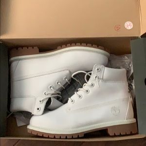 Juniors solid gray Timberland boots